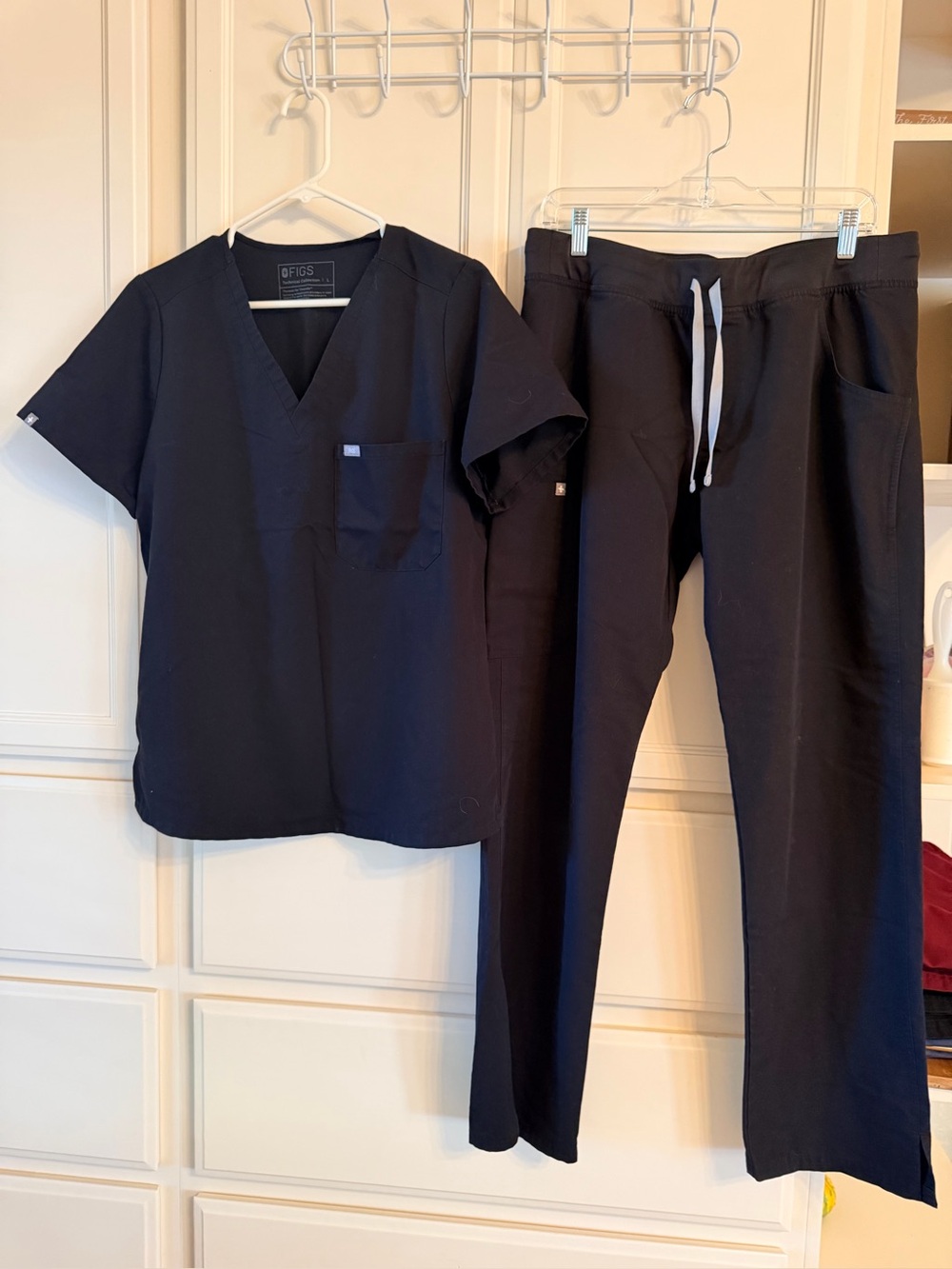 Figs scrub set women’s Katrina large top and Cake Large Tall bottoms black